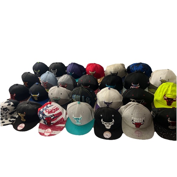 Huge Lot Of27 Caps Of Chicago Bulls New Era And Mitchell & Ness